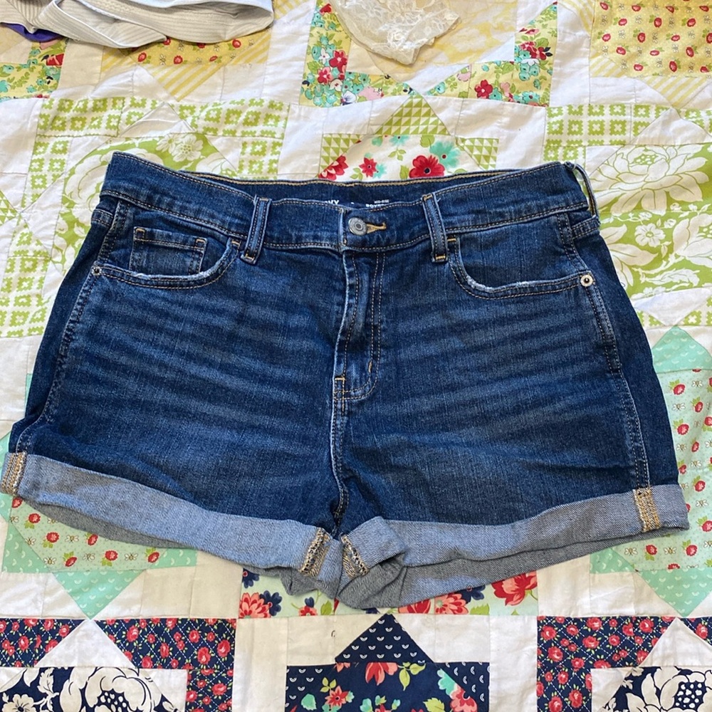 Old Navy Size 6 mid-rise boyfriend short